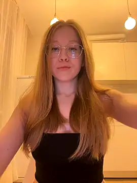 Snapshot of Eva_Weyne chatting on October 2025 07:00:02 PM Eva Weyne online show from October 2025 07:00:02 PM