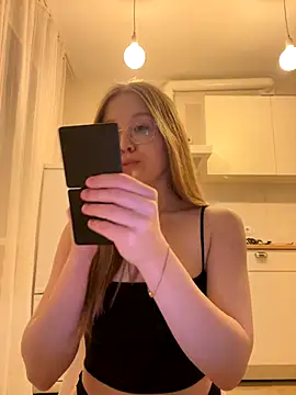 Eva Weyne online show from November 2025 07:18:01 PM