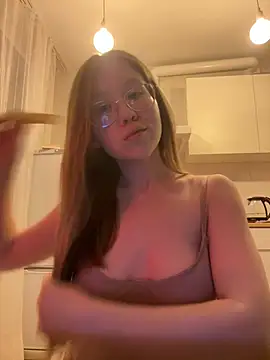 Snapshot of Eva_Weyne chatting on January 2025 08:21:02 PM Eva Weyne online show from January 2025 08:21:02 PM