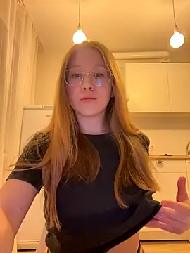 Snapshot of Eva_Weyne chatting on October 2025 07:12:01 PM Eva Weyne online show from October 2025 07:12:01 PM