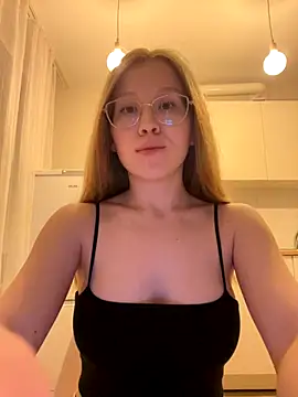 Snapshot of Eva_Weyne chatting on September 2025 07:06:02 PM Eva Weyne online show from September 2025 07:06:02 PM