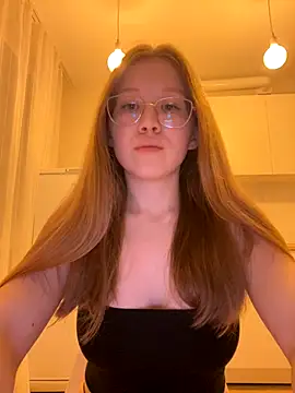 Snapshot of Eva_Weyne chatting on October 2025 06:42:01 PM Eva Weyne online show from October 2025 06:42:01 PM