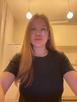 Snapshot of Eva_Weyne chatting on October 2025 08:32:02 PM Eva Weyne online show from October 2025 08:32:02 PM