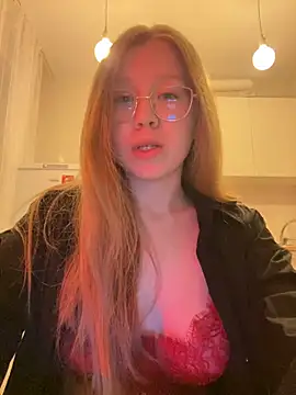 Snapshot of Eva_Weyne chatting on February 2025 06:27:02 PM Eva Weyne online show from February 2025 06:27:02 PM