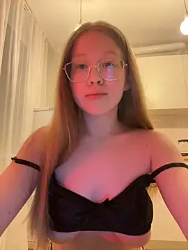 Snapshot of Eva_Weyne chatting on February 2025 03:26:02 PM Eva Weyne online show from February 2025 03:26:02 PM