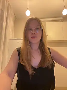 Snapshot of Eva_Weyne chatting on September 2025 06:45:02 PM Eva Weyne online show from September 2025 06:45:02 PM
