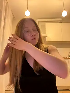 Snapshot of Eva_Weyne chatting on October 2025 06:01:02 PM Eva Weyne online show from October 2025 06:01:02 PM