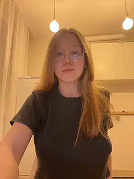 Snapshot of Eva_Weyne chatting on September 2025 06:24:01 PM Eva Weyne online show from September 2025 06:24:01 PM