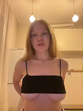 Snapshot of Eva_Weyne chatting on September 2025 08:14:01 PM Eva Weyne online show from September 2025 08:14:01 PM