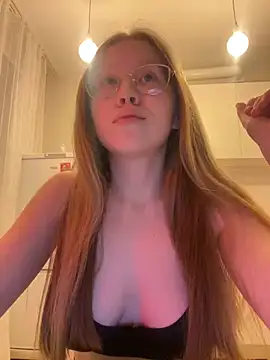Snapshot of Eva_Weyne chatting on February 2025 06:03:01 PM Eva Weyne online show from February 2025 06:03:01 PM