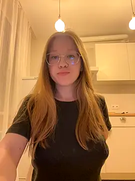 Snapshot of Eva_Weyne chatting on September 2025 08:11:01 PM Eva Weyne online show from September 2025 08:11:01 PM