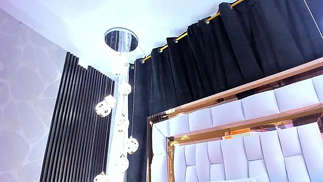 SarayRoyse online show from February 2026 07:44:01 PM