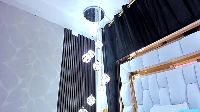 SarayRoyse online show from February 2026 07:44:01 PM