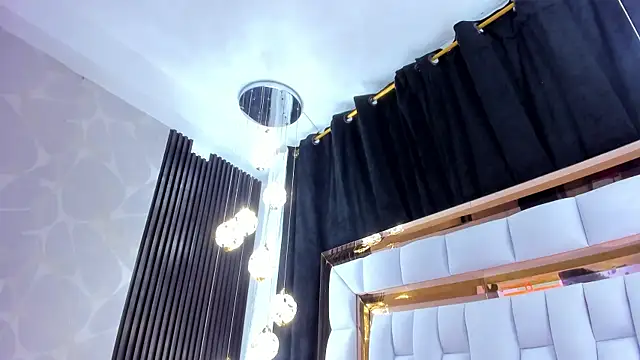 SarayRoyse online show from December 2025 07:23:02 PM