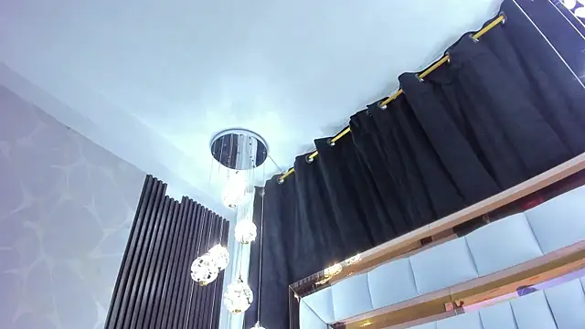 SarayRoyse online show from December 2025 07:17:01 PM