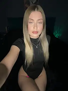 Snapshot of Sweet__Milly chatting on December 2024 02:38:02 PM Sweet  Milly online show from December 2024 02:38:02 PM