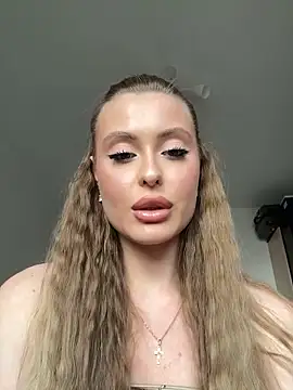 Snapshot of Sweet__Milly chatting on May 2026 02:33:02 PM Sweet Milly online show from May 2026 02:33:02 PM