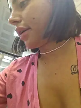 Snapshot of Esmertarcinim chatting on November 2025 06:07:02 PM Esmertarcinim online show from November 2025 06:07:02 PM