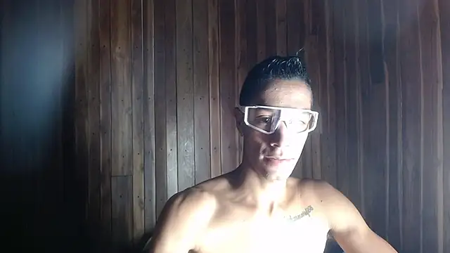 Snapshot of DEMARCOUS_NM chatting on February 2026 01:44:01 PM DEMARCOUS NM online show from February 2026 01:44:01 PM