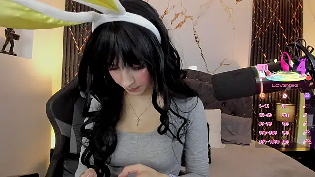 devlin violett online show from April 2026 11:39:02 AM