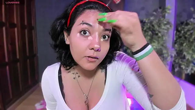 Evelynn online show from December 2025 12:55:01 PM