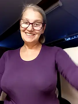 irinamaux online show from October 2025 07:42:01 AM