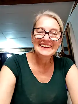 irinamaux online show from October 2025 06:19:01 PM