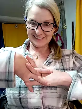 irinamaux online show from March 2026 05:22:02 PM