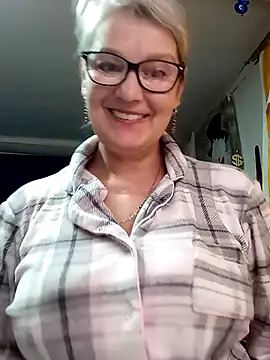 irinamaux online show from May 2026 06:44:01 AM