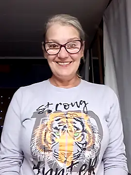 irinamaux online show from October 2025 07:21:01 AM