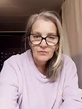 irinamaux online show from November 2025 06:13:02 PM