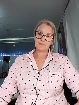 irinamaux online show from November 2025 07:02:02 PM