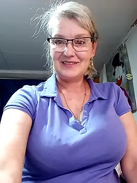 irinamaux online show from May 2026 09:08:01 PM