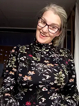 irinamaux online show from September 2025 05:25:02 AM