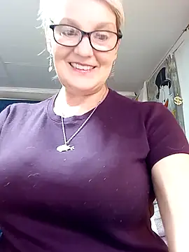 irinamaux online show from May 2026 12:48:01 PM