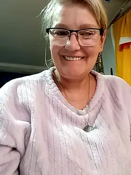 irinamaux online show from April 2026 12:31:01 PM