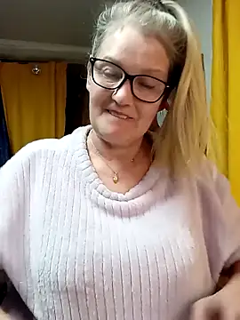 irinamaux online show from March 2026 10:33:02 PM