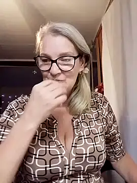 irinamaux online show from November 2025 07:07:02 PM