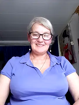 irinamaux online show from June 2026 12:22:01 PM