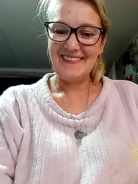 irinamaux online show from May 2026 09:18:01 PM