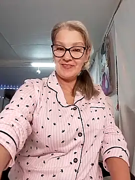 irinamaux online show from November 2025 05:05:02 PM