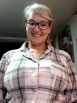 irinamaux online show from May 2026 08:01:01 AM