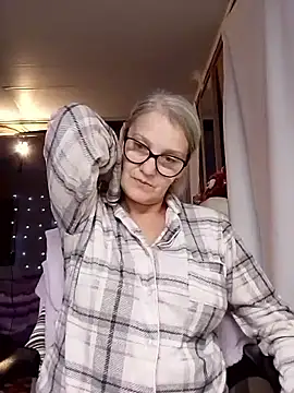 irinamaux online show from November 2025 04:10:01 PM