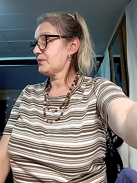 irinamaux online show from October 2025 05:01:02 PM