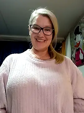 irinamaux online show from April 2026 07:42:01 PM