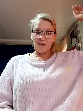irinamaux online show from May 2026 06:18:01 AM