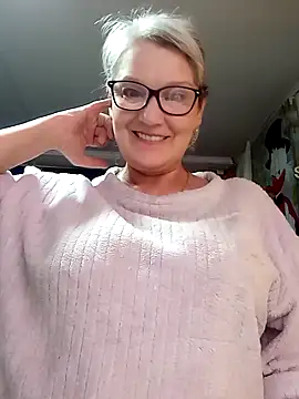 irinamaux online show from May 2026 10:29:01 PM