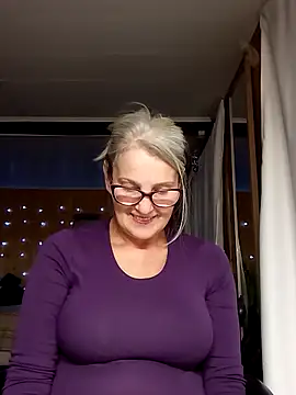 irinamaux online show from October 2025 07:18:01 PM