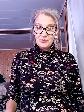 irinamaux online show from September 2025 12:33:01 PM