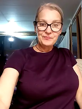 irinamaux online show from October 2025 05:02:01 PM